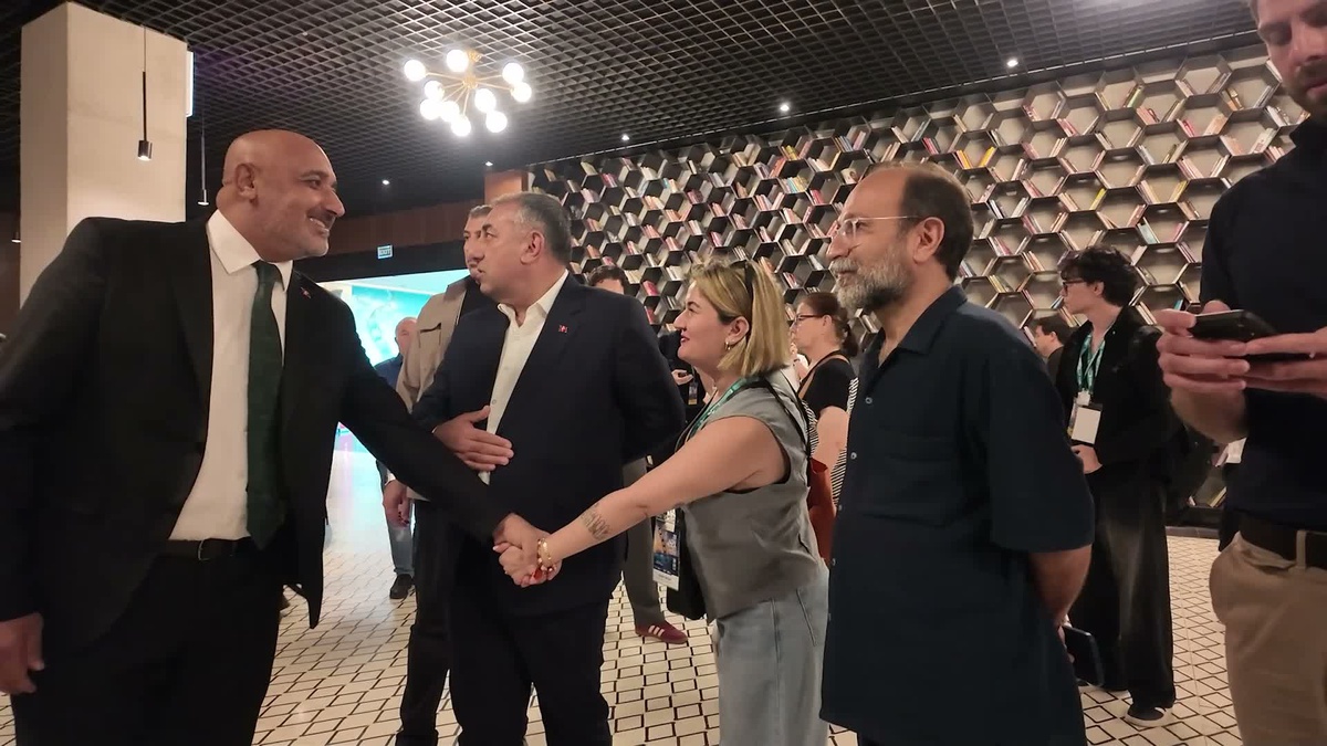 Asghar Farhadi, Adana Altın Koza\'da Yaşam Boyu Başarı Ödülü\'nü aldı
