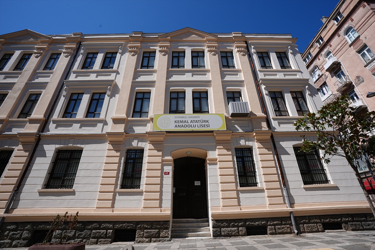 ASIRLIK MEKTEPLER - Kadıköy\'deki Kemal Atatürk Anadolu Lisesi bir asırdan fazladır öğrenci yetiştiriyor