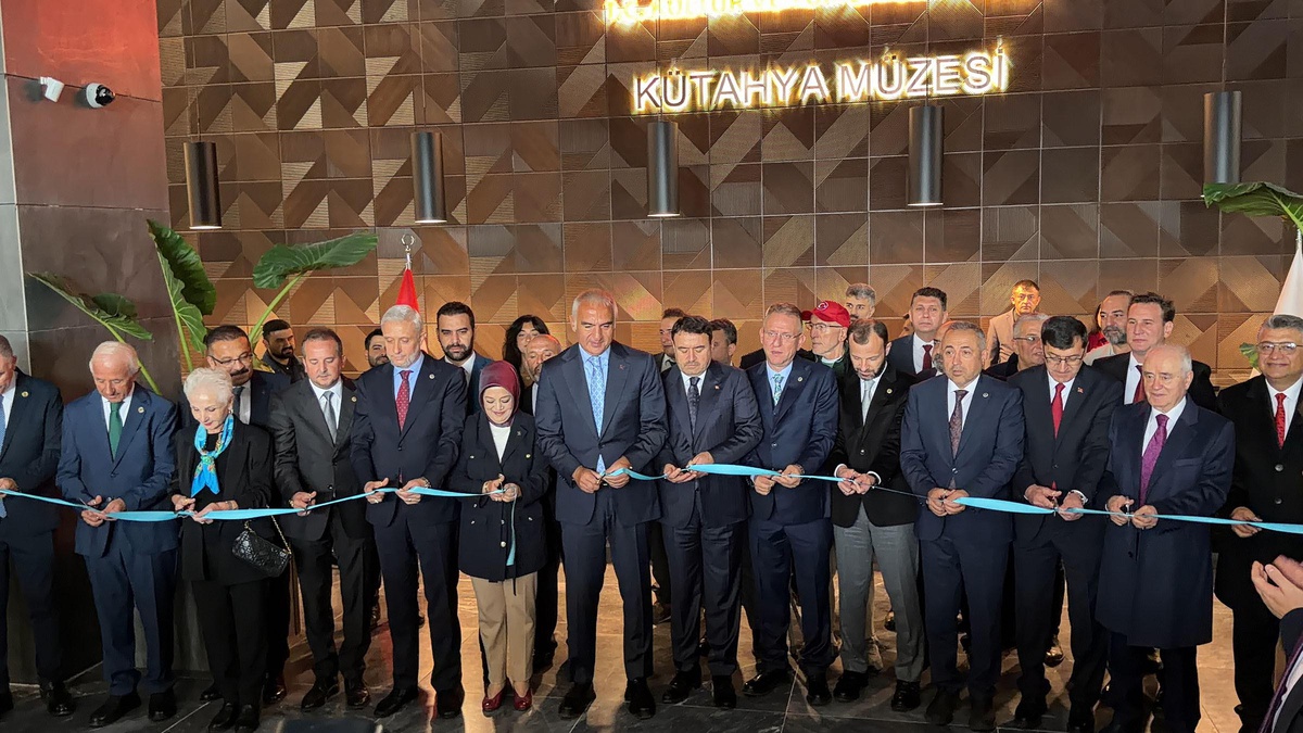 Bakan Ersoy: Turizmde büyümeyi, gelişmeyi ve zirve mücadelemizi sürdüreceğiz
