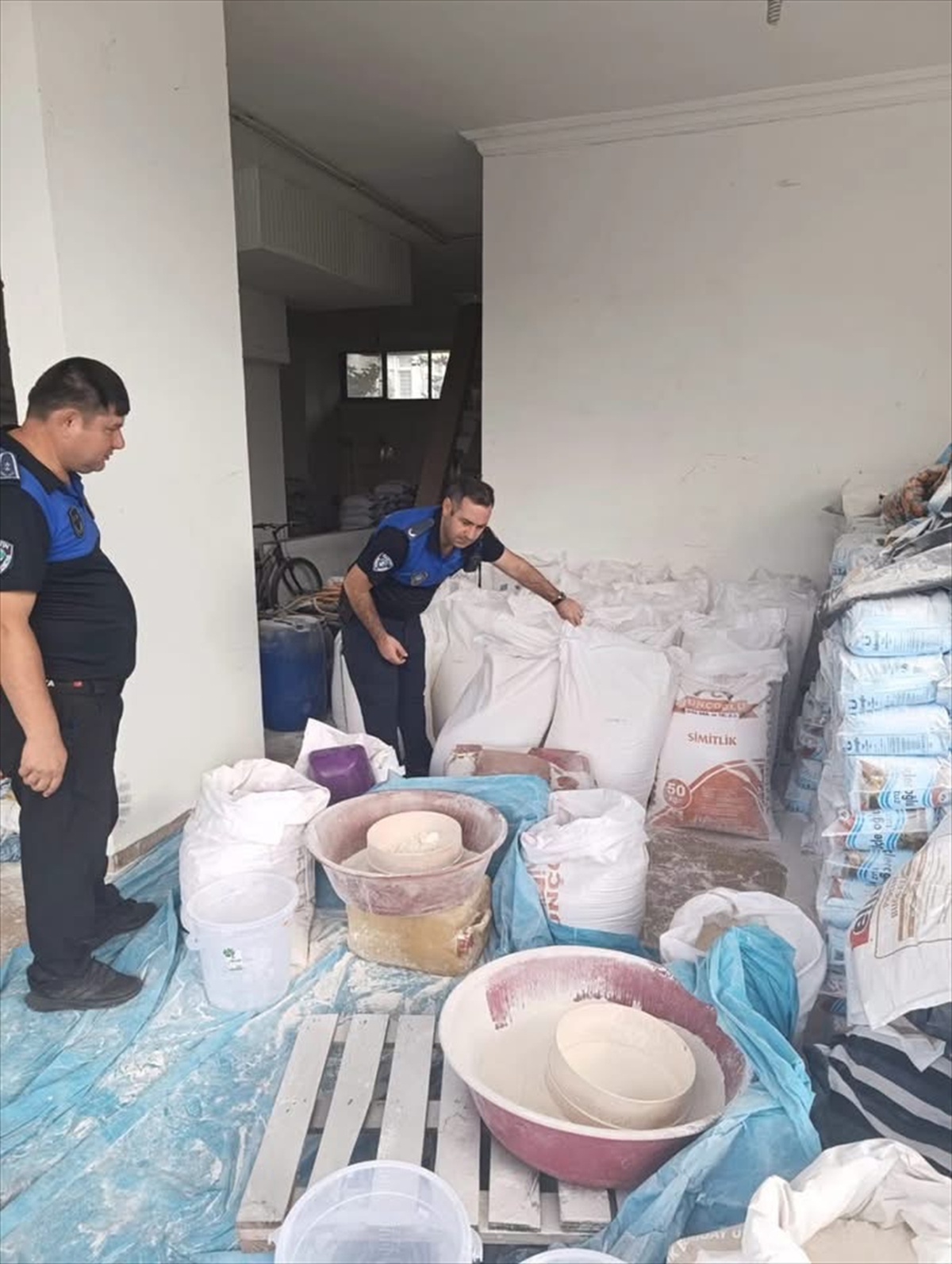 Bartın\'da zabıta denetiminde 7,5 ton böceklenmiş un imha edildi, iş yeri mühürlendi