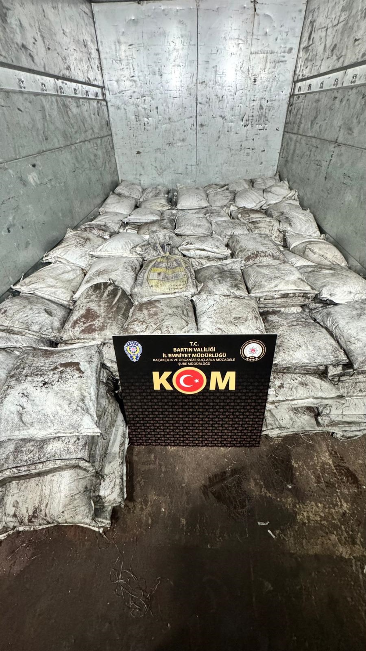 Bartın\'da ev deposunda 8 ton titanyum bulundu, 3 kişi gözaltına alındı