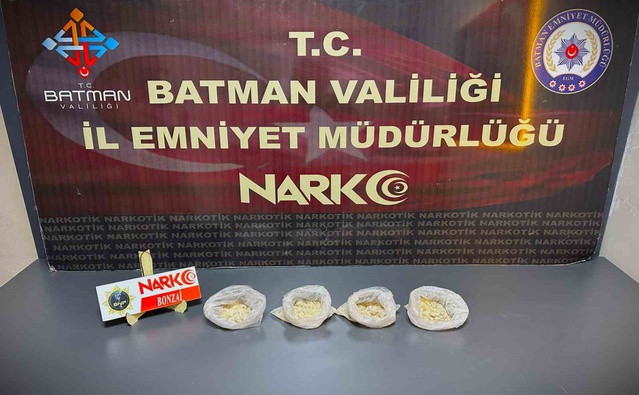 Batman'da araçta 400 gram sentetik kannabinoid bulundu, 2 şüpheliden biri tutuklandı