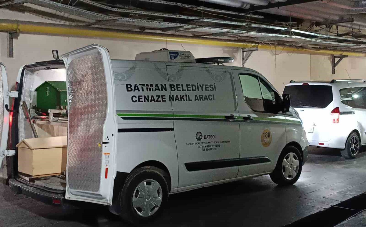 Batman Fatih Mahallesi\'nde çıkan silahlı kavgada 27 yaşındaki genç hayatını kaybetti