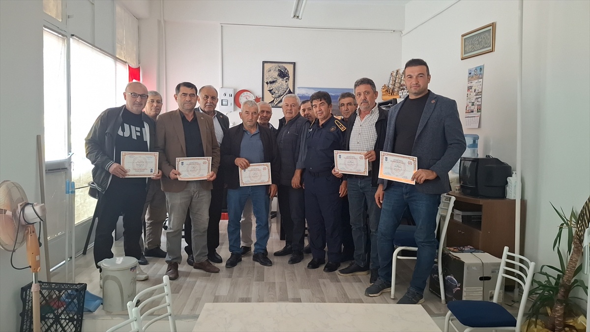 Beypazarı\'nda 10 mahalle muhtarına itfaiyeden teşekkür belgesi verildi