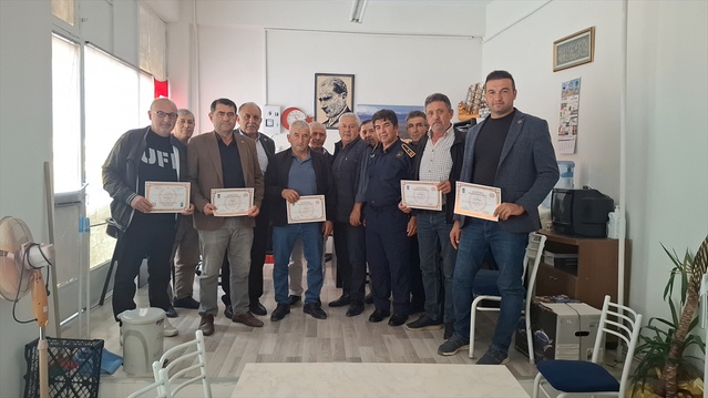 Beypazarı'nda 10 mahalle muhtarına itfaiyeden teşekkür belgesi verildi