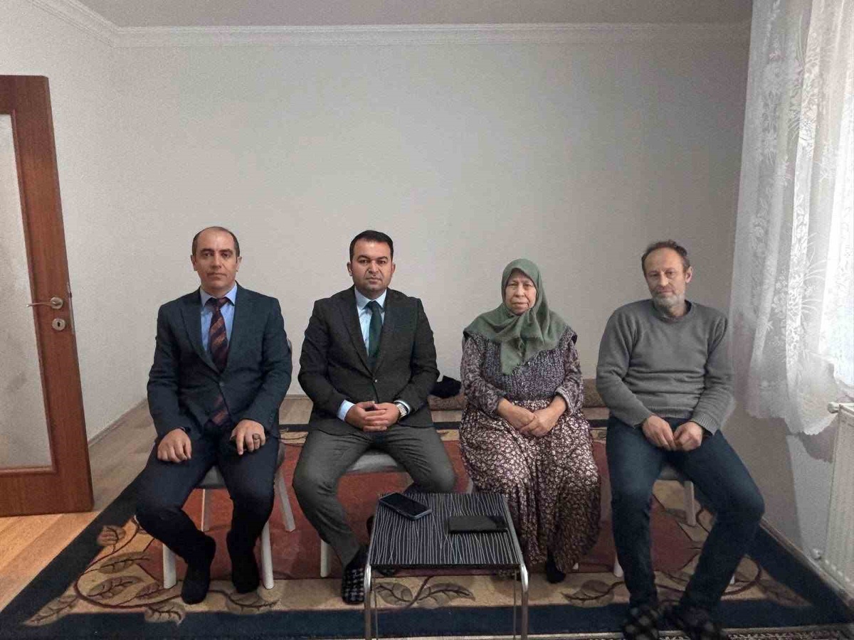 Yangından etkilenen aileye Bilecik Gölpazarı\'nda sosyal hizmet desteği sağlandı