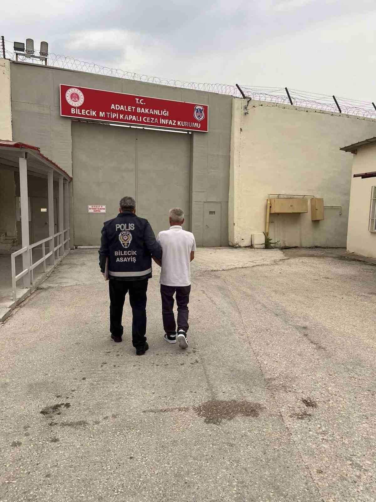 Bilecik\'te ekiplerce 19 yıl 6 ay 26 gün hapis cezası olan şahıs kömürlükte yakalandı