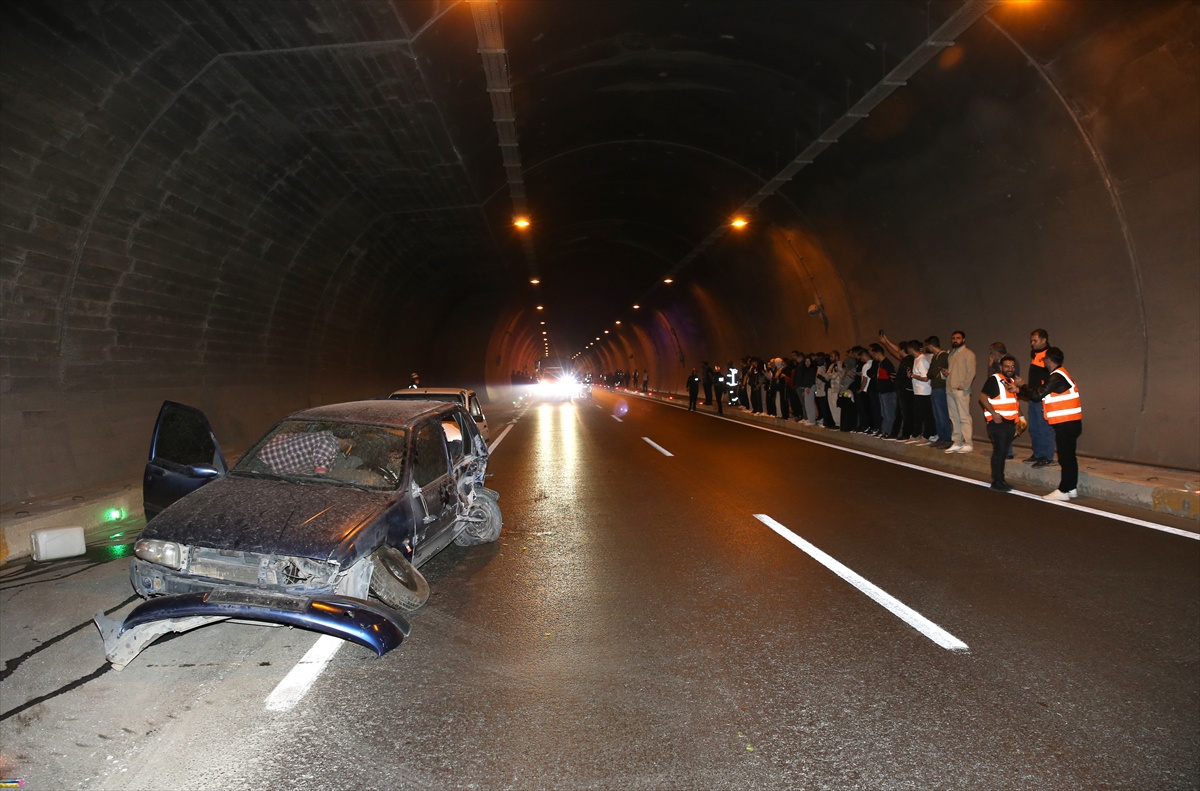 Bitlis\'te 8 Ağustos Tüneli\'nde 123 personelle yapılan tatbikatta 3 yaralı kurtarıldı