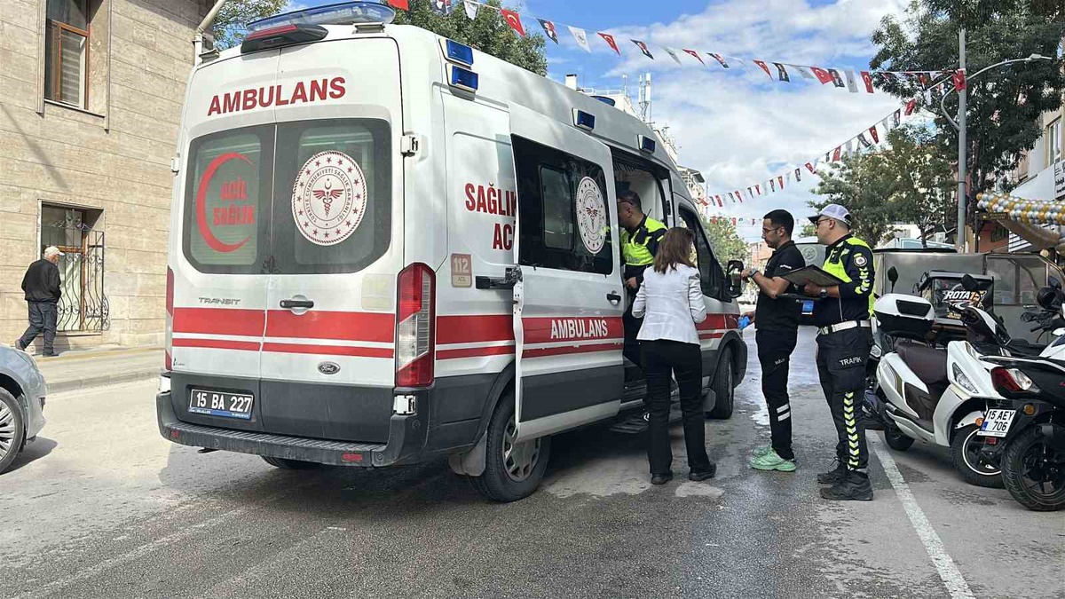 Burdur\'da kontrolden çıkan motosiklet devrildi, sürücüsü yaralandı