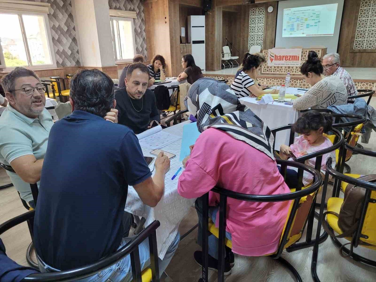 Burhaniye\'de 39 öğretmen Harezmi Eğitim Modeli için 30 saatlik eğitime başladı
