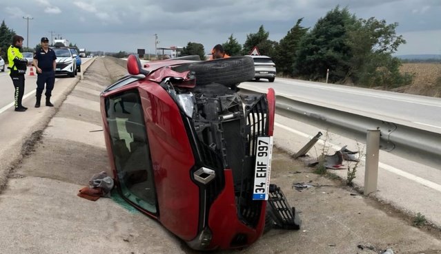 Bursa Karacabey'de Bandırma yolunda kanala düşen otomobilde 1 kişi yaralandı