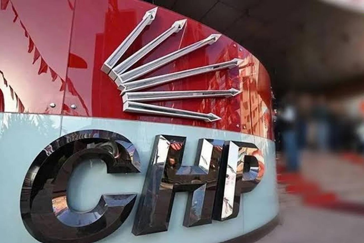 CHP İstanbul\'da 3 ilçenin belediye başkanını ihraç etti