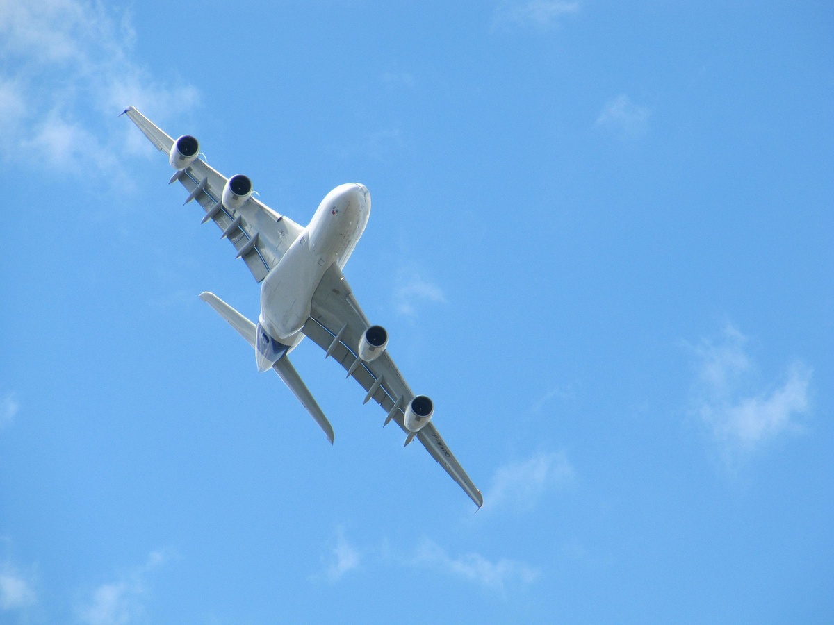 Kaçırılma sinyali veren Dubai uçağı Tebük\'e indi, alarm pilot tartışmasından çıktı