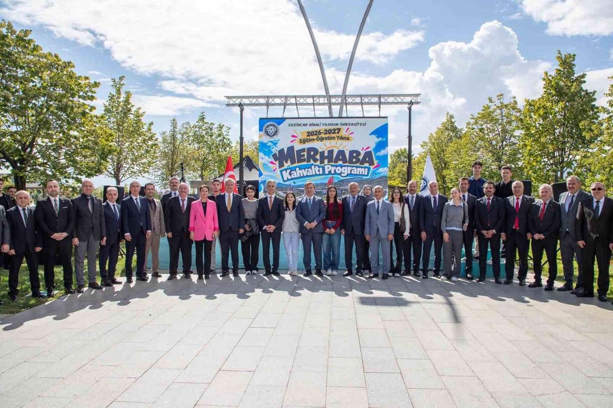 Erzincan\'da EBYÜ kahvaltısında Binali Yıldırım öğrencileri video konferansla kutladı