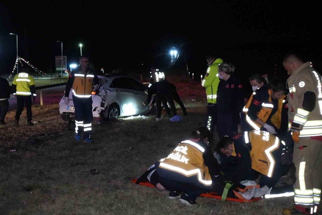 Edirne-Havsa yolunda takla atan otomobilde sürücü ağır, 2 kadın yolcu yaralandı