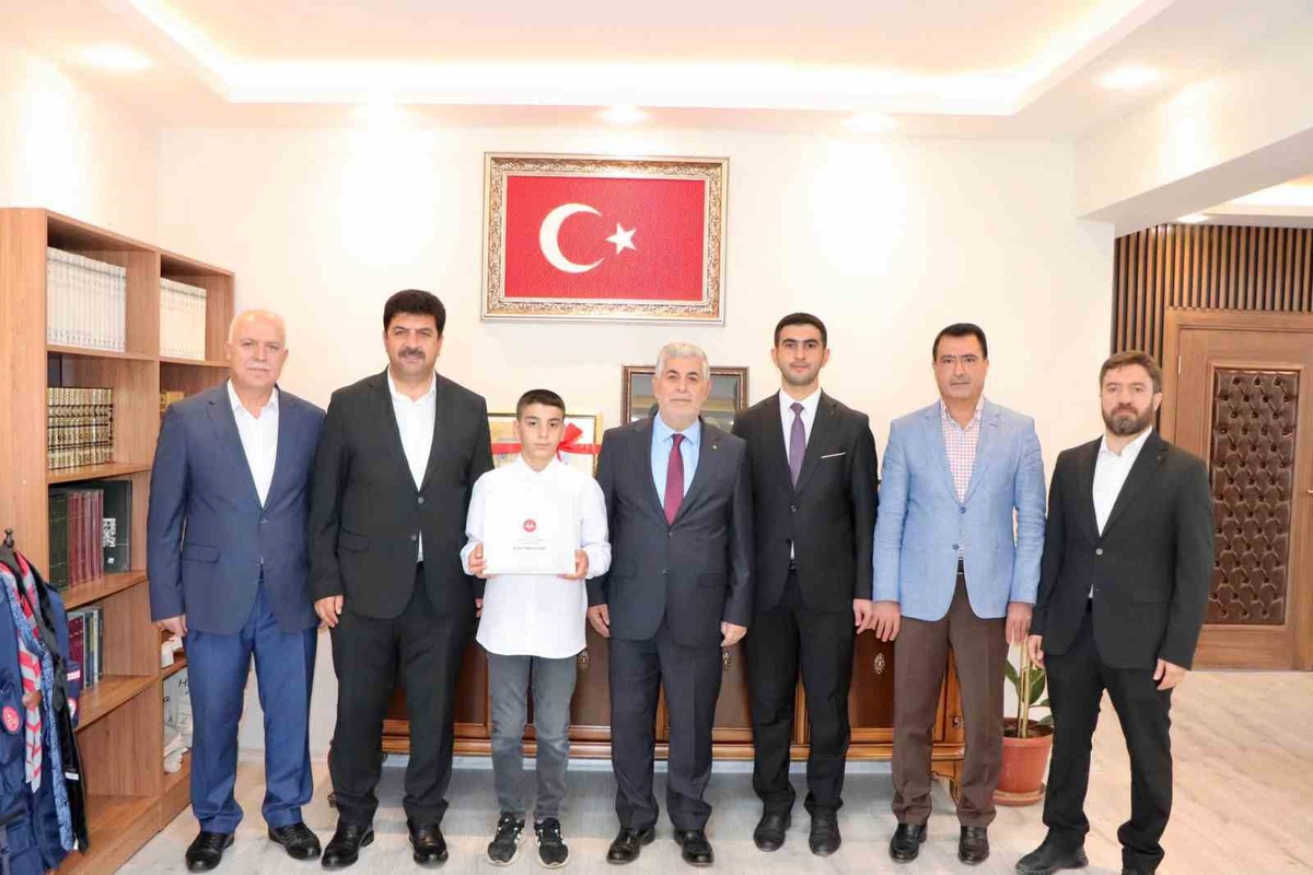 Elazığ Kur\'an Kursu öğrencisi Ahmet Akdeniz, Erzincan\'da bölge birincisi oldu