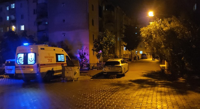Emekli doktor evinde ölü bulundu