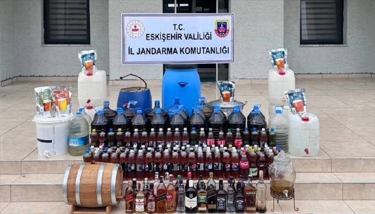 Eskişehir\'de jandarma 434 litre kaçak içki ele geçirdi, şüpheli gözaltına alındı