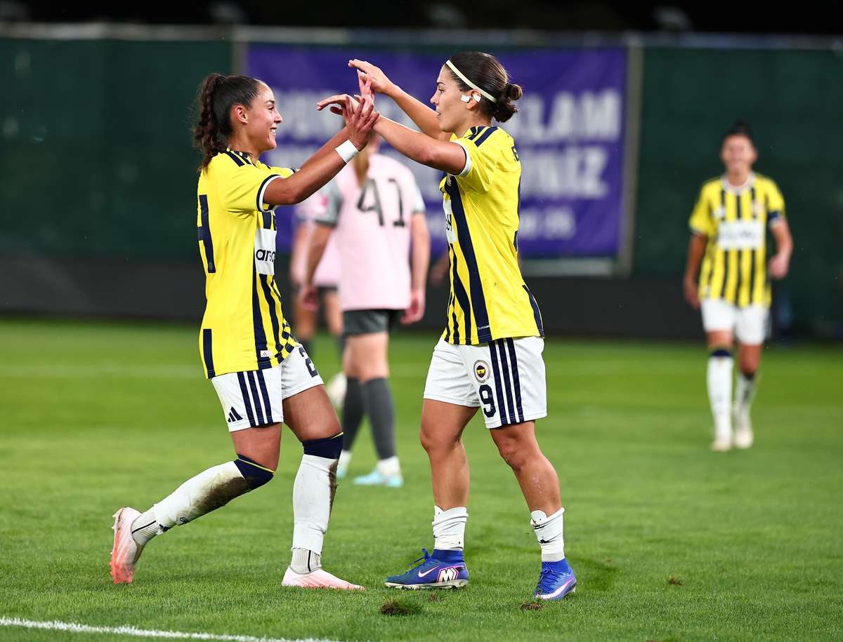 Busem Şeker'in golüyle Minsk'i 1-0 yenen Fenerbahçe arsaVev, son 16 turuna kaldı