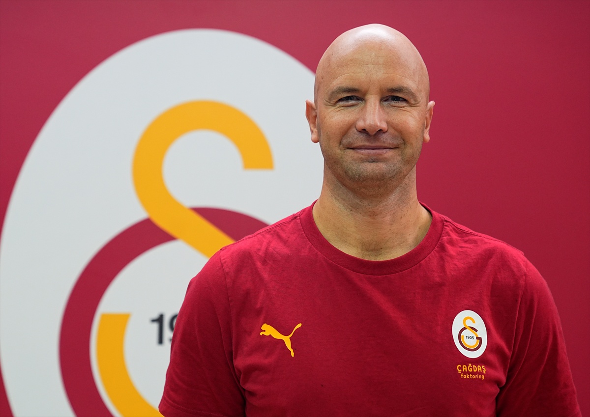 Dusart, Galatasaray Çağdaş Faktoring\'de tam saha baskıyla en az bir kupa hedefliyor