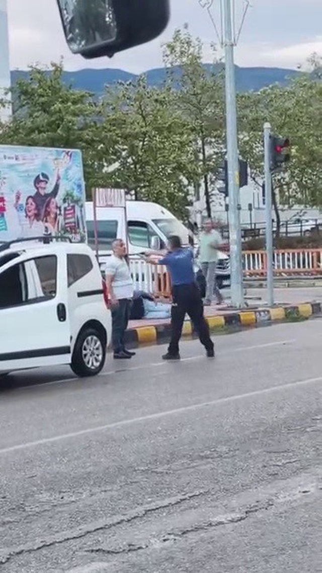 Silahlı saldırı kamerada! Husumetlisini köprü üzerinde öldürdü