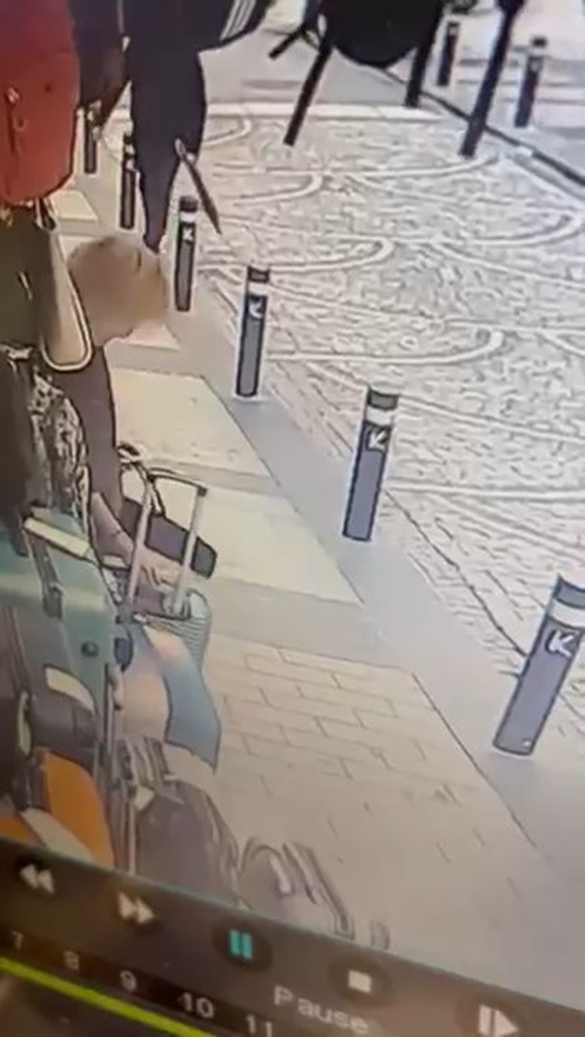 Kadıköy\'de 28 Eylül\'de valizi alıp uzaklaşan kadın güvenlik kamerasına yakalandı