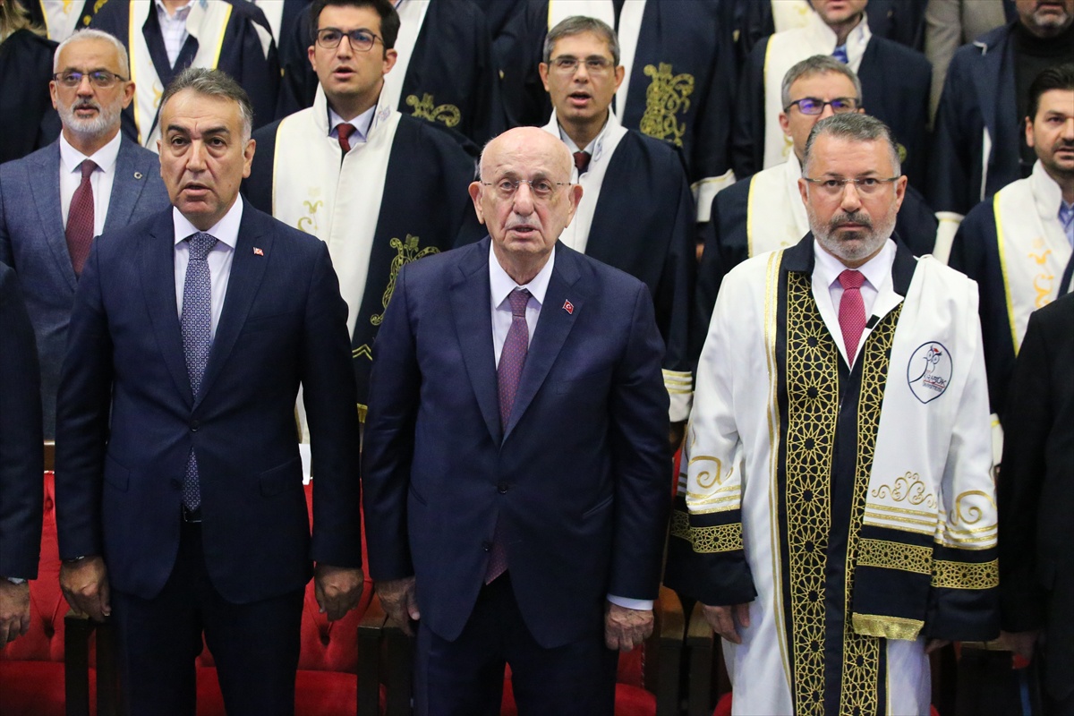 Karabük Üniversitesinde yeni akademik yıl törenle açıldı