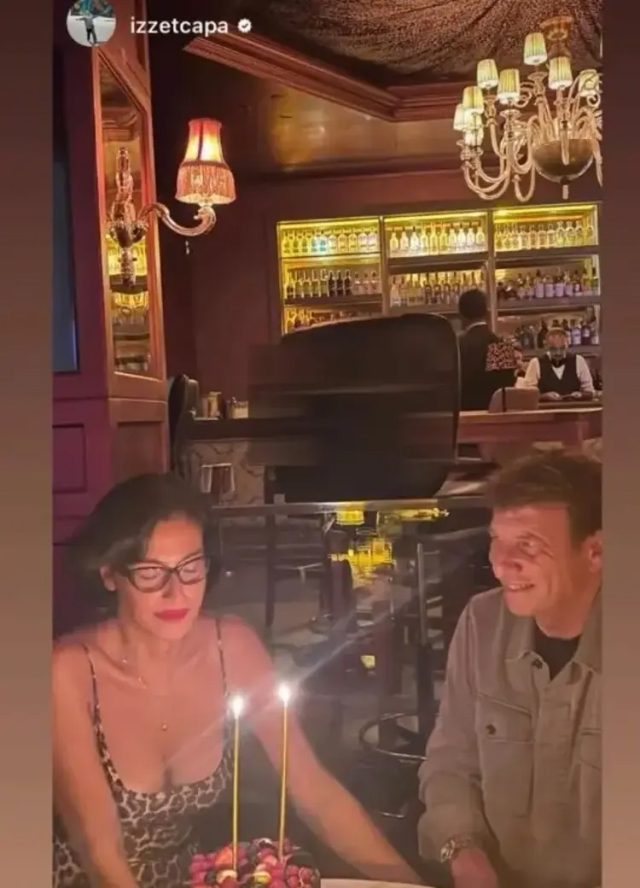 26 yaş fark çok konuşulmuştu! Kaya Çilingiroğlu sevgilisiyle kutlamada