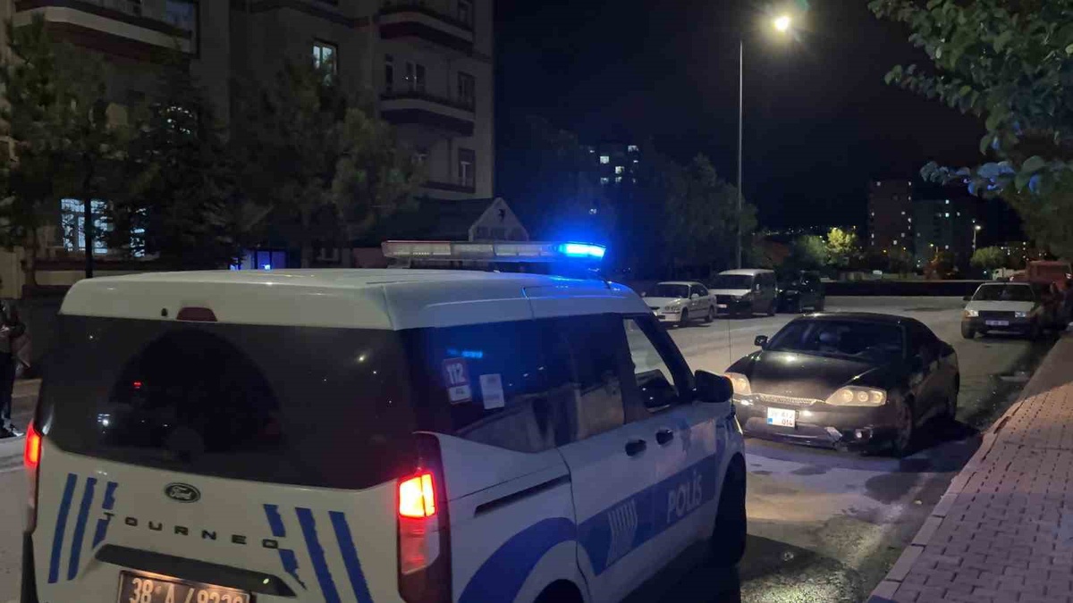 Kayseri Kocasinan\'da ölü bulunan 78 yaşındaki kadının cenazesi Adli Tıp\'a götürüldü
