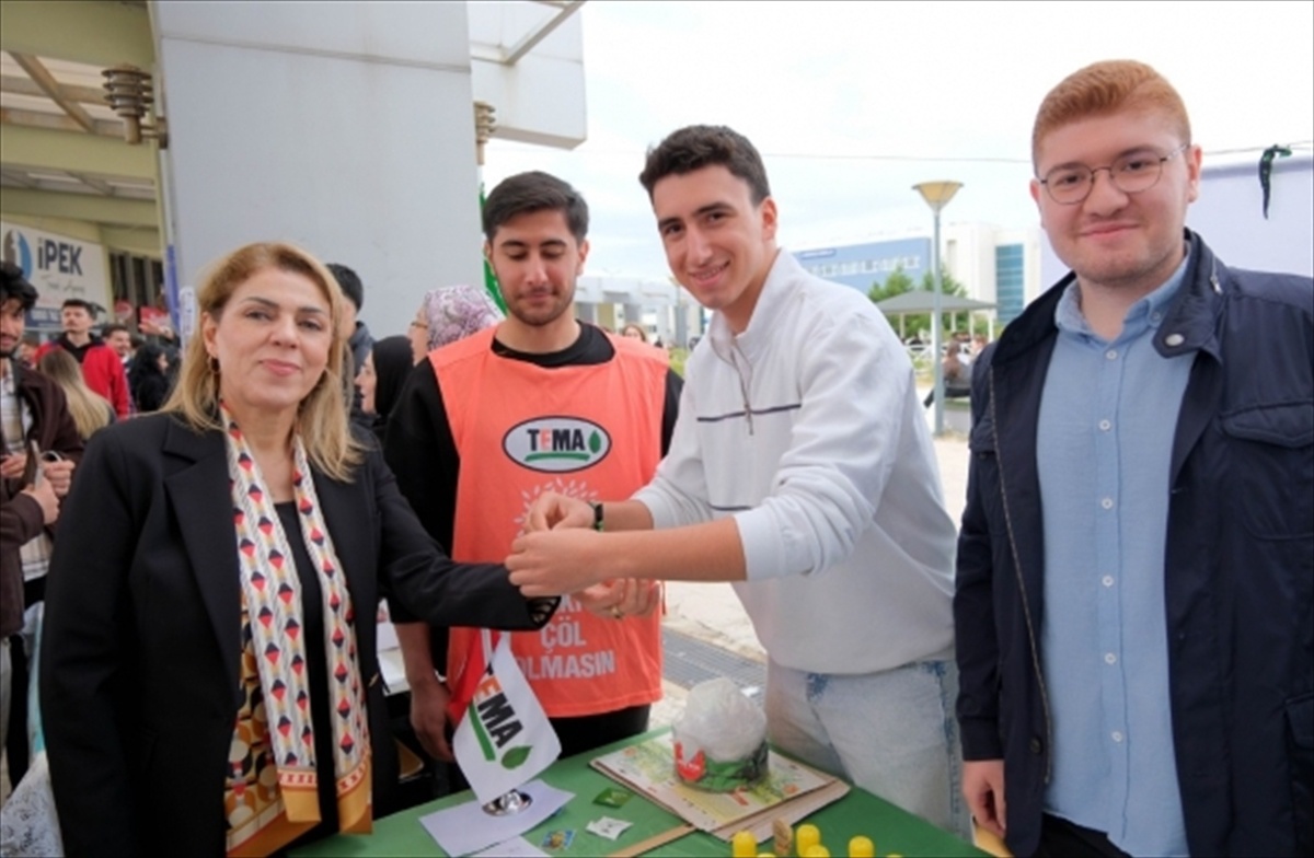 Kırklareli Üniversitesi\'nde kulüp tanıtım etkinliği bando gösterisiyle başladı