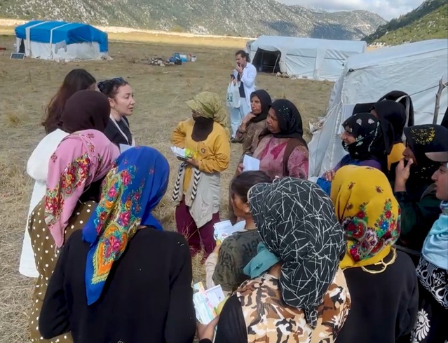 Konya Derebucak'ta Gembos Ovası'nda tarım işçileri ve aileleri muayene edildi