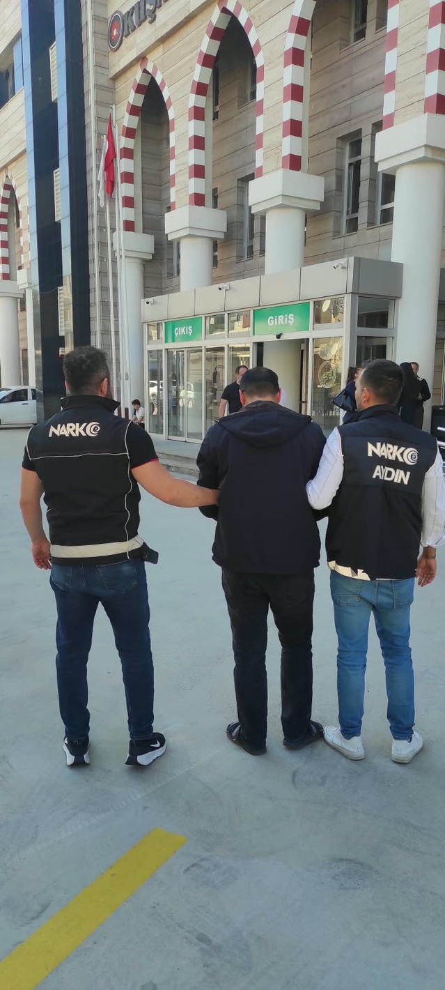 Kuşadası'nda uyuşturucu operasyonunda 1 kişi tutuklandı, 12 paket esrar ele geçirildi