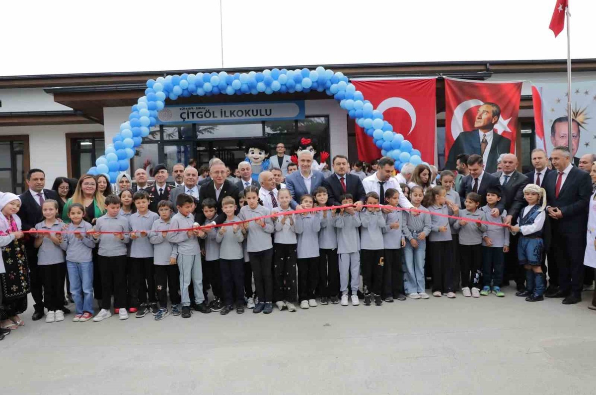Kütahya Simav\'da 40 milyon liralık yatırımla yeni ilkokul açıldı