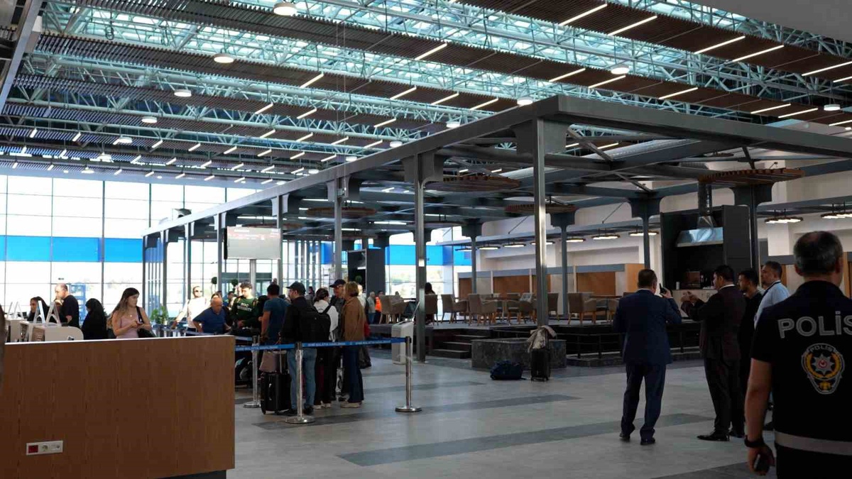 Malatya\'ya kazandırılan yeni havalimanı terminali 13 uçak kapasitesiyle hizmete girdi