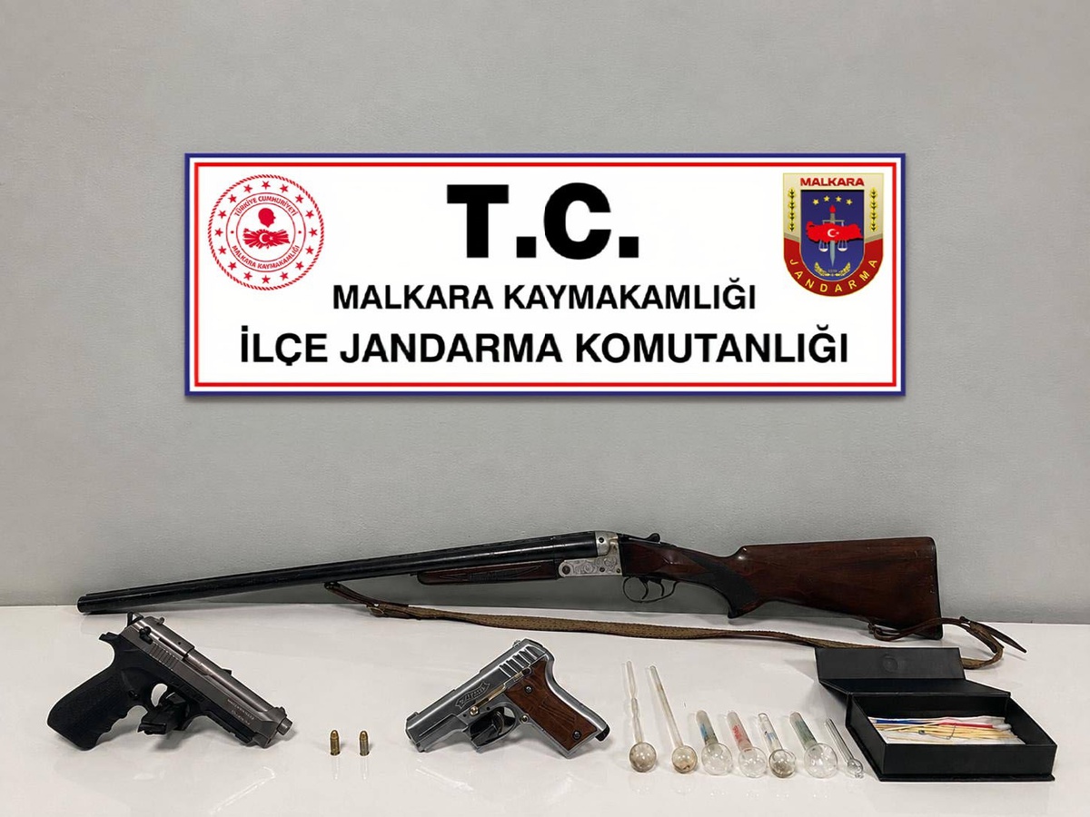 Malkara\'da jandarma operasyonunda ruhsatsız silah, 7 uyuşturucu aparatı ele geçirildi