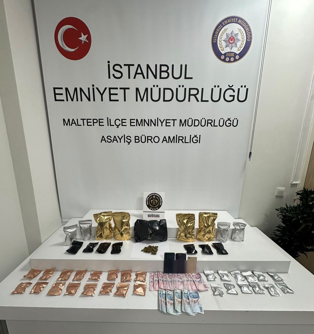 İstanbul Maltepe ve Kartal\'da 2 şüpheli tutuklandı, araçta 770 gram marihuana bulundu
