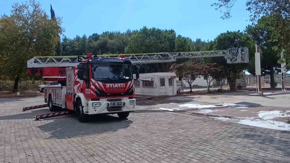 Manavgat İtfaiyesi 42 metre merdivenli araç dahil 2 yeni araçla güçlendi