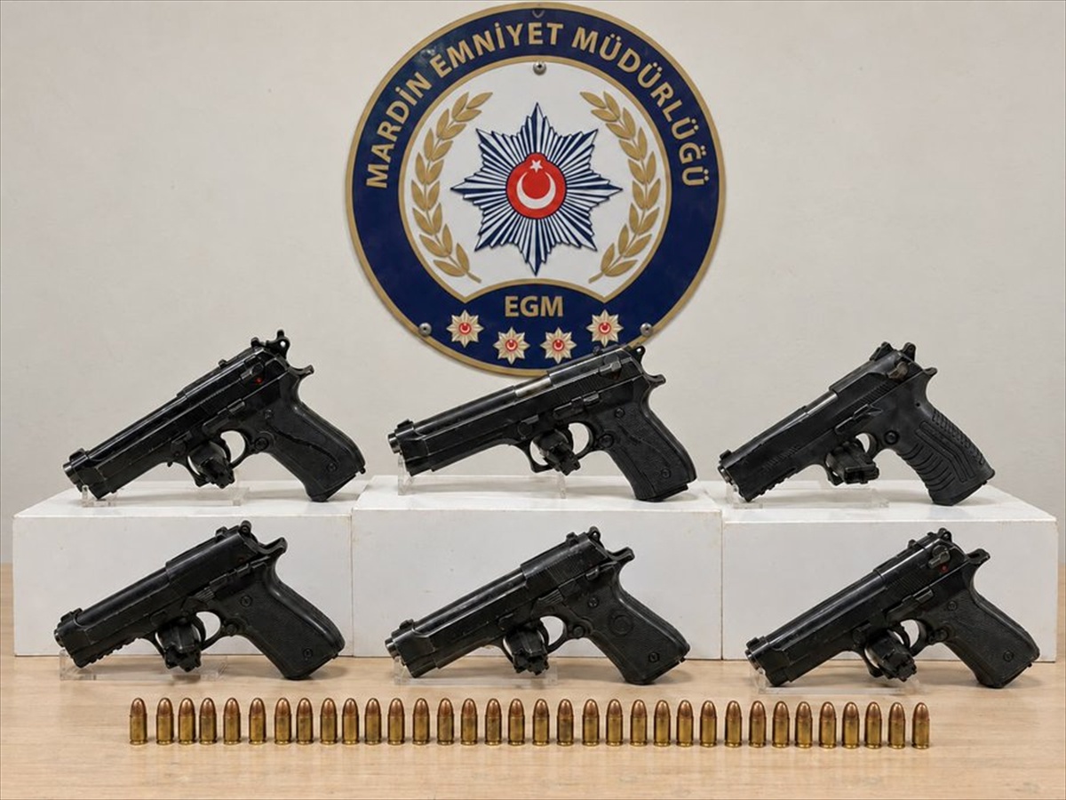Mardin\'de 3 ilçede operasyonda ruhsatsız 6 tabanca ele geçirildi, 4 şüpheli yakalandı