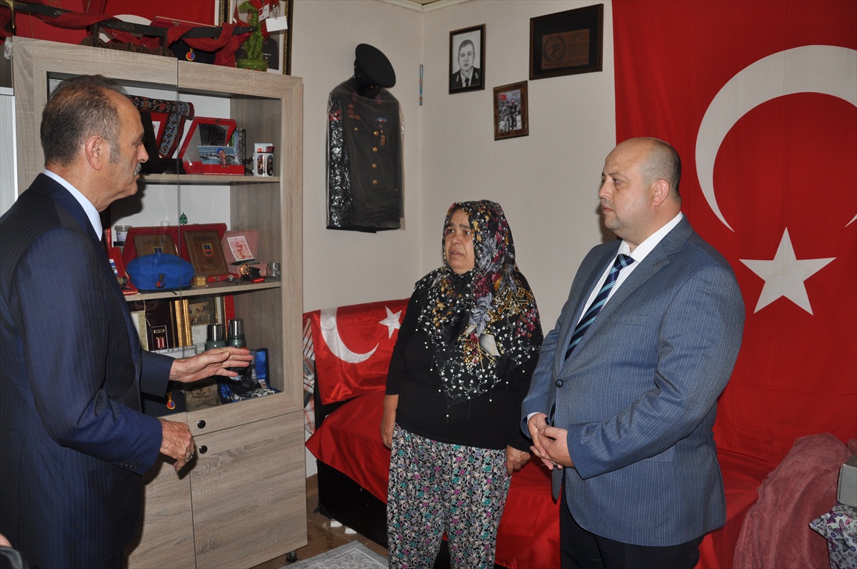 MHP Genel Sekreter Yardımcısı Osmanağaoğlu, İzmir\'de temaslarda bulundu