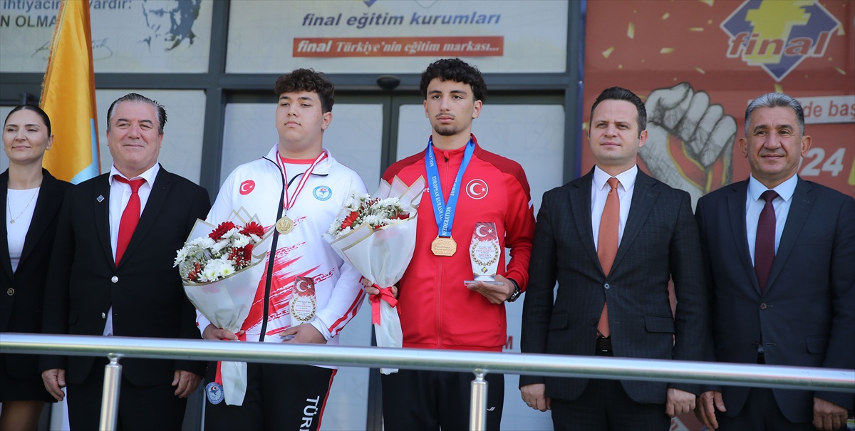 Muğla\'da iki öğrenci, dünya ve Avrupa şampiyonlukları için madalyayla ödüllendirildi