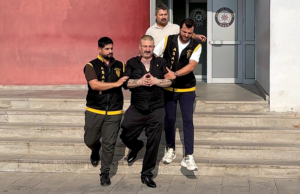 Cinayetten aranıyordu, fenomen olmaya çalışırken yakalandı