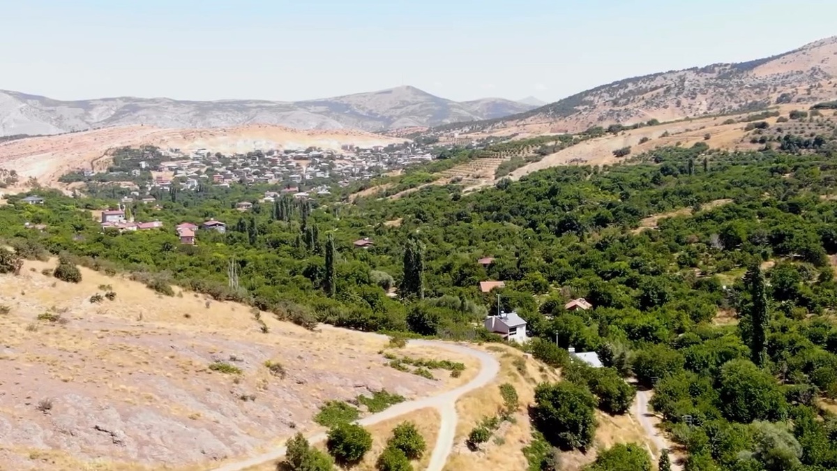 Niğde Ulukışla Emirler köyünde kapalı sulama ekim alanını 10-12 bin dekara çıkardı