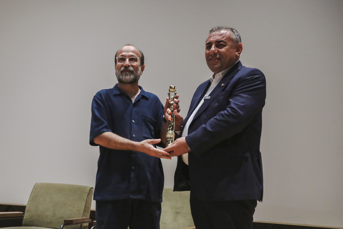 Oscar ödüllü Farhadi, Adana Altın Koza\'da sinemanın yarış alanı olmadığını söyledi