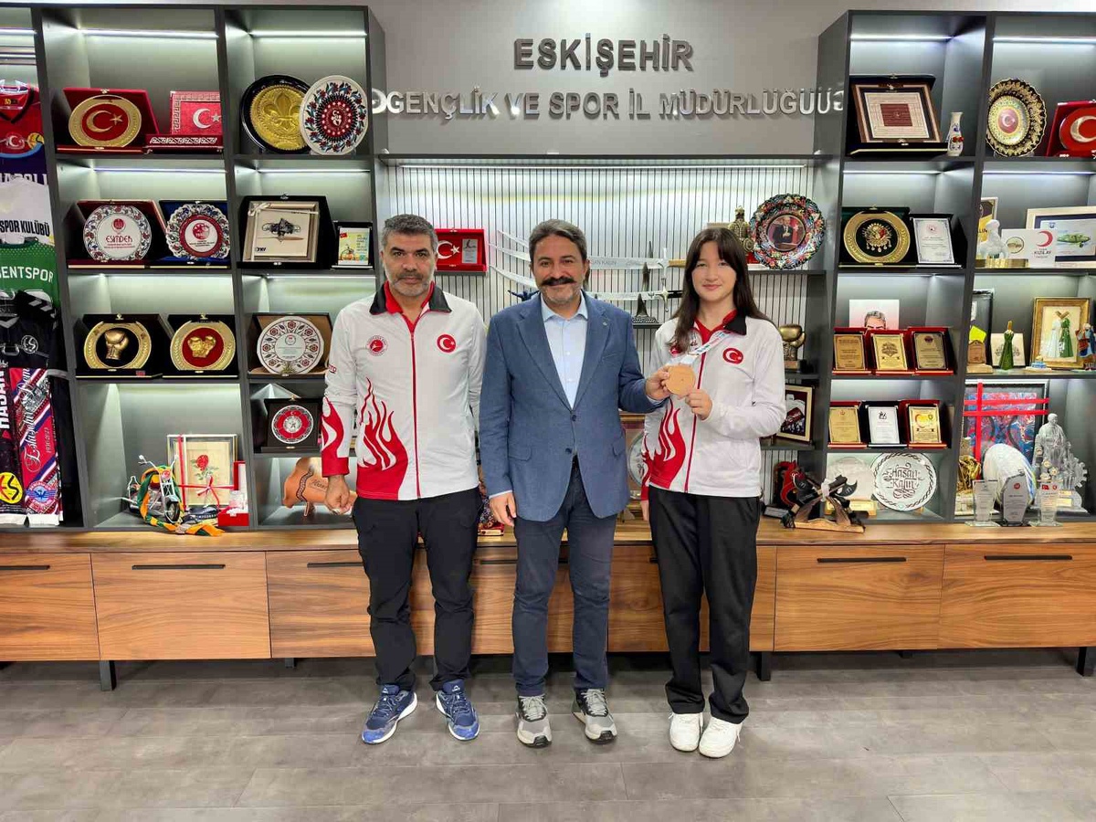 Eskişehirli Rabia Şafak, kick boksta 65 kiloda dünya üçüncülüğünü kazandı