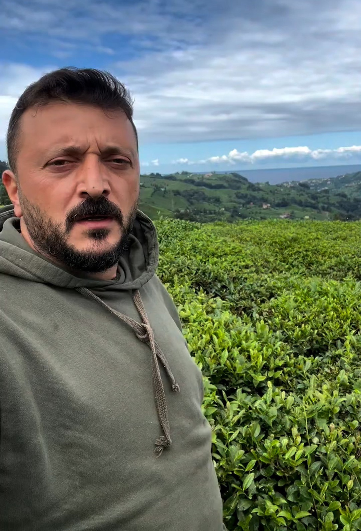 Rize\'de çay üreticisi, 10 gün güneş görürse 11. gün oruç tutacağı adağıyla dua etti