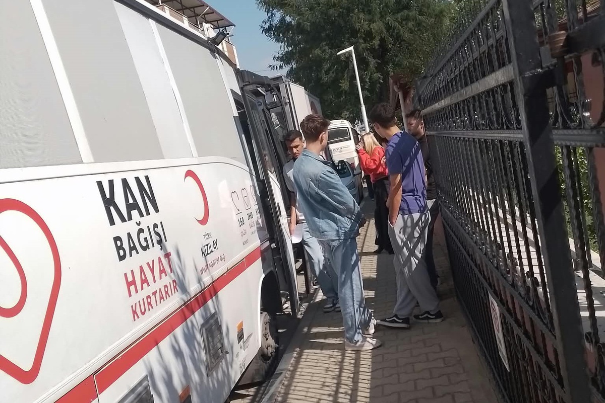 Sarıgöl Meslek Yüksekokulu öğrencileri Türk Kızılayı\'nın kan bağışına destek verdi