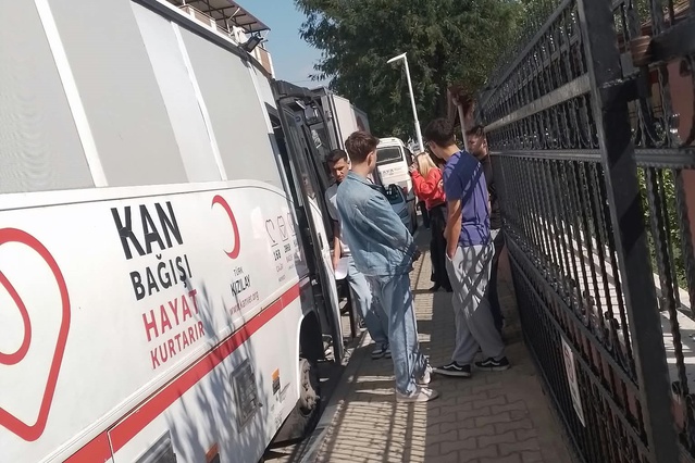 Sarıgöl Meslek Yüksekokulu öğrencileri Türk Kızılayı'nın kan bağışına destek verdi