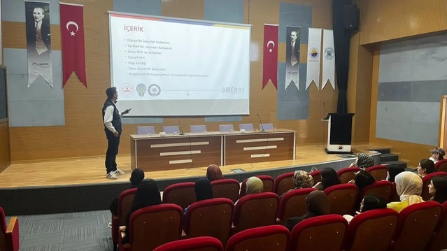 Sinop Emniyet Müdürlüğü, İlahiyat Fakültesi öğrencilerine UYUMA ve NARVAS'ı anlattı
