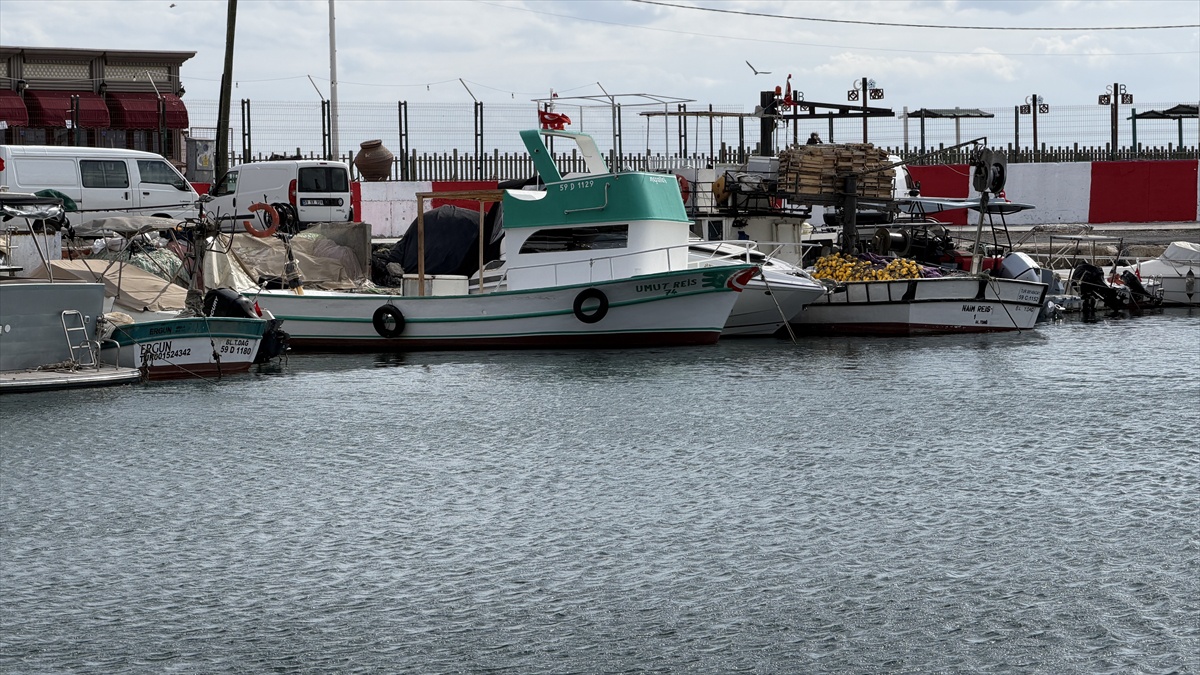 Marmara\'da 4 gündür süren fırtına Tekirdağ açıklarında 6 şilep ile tankeri bekletiyor