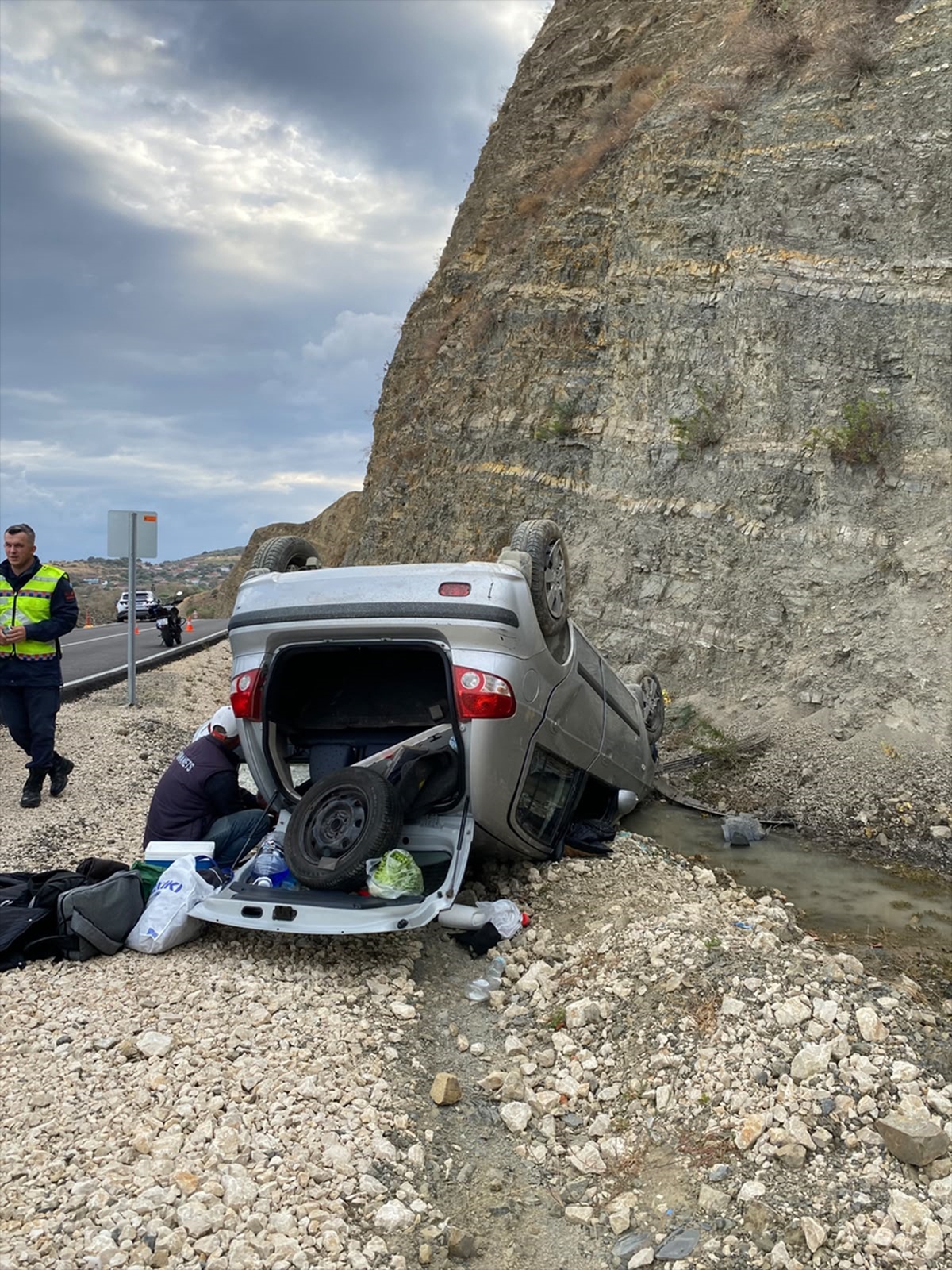 Tekirdağ Şarköy\'de takla atan otomobilde sürücü ve yolcu yaralandı